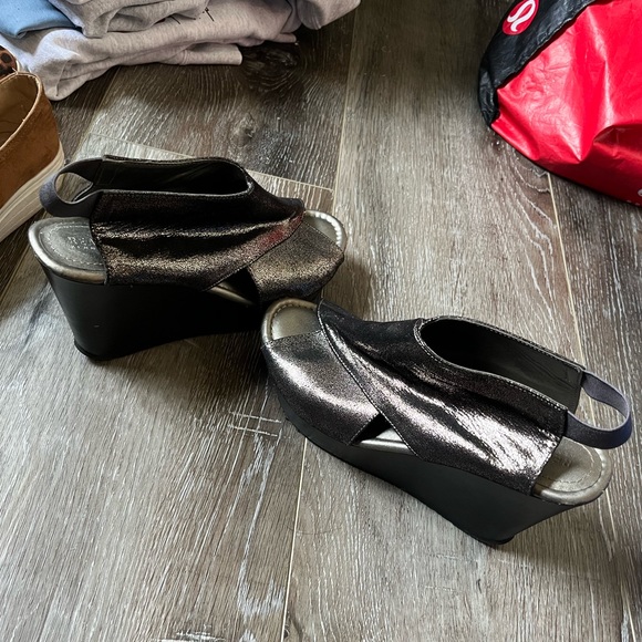 Silver Wedges- Kenneth Cole Reaction - Picture 3 of 4